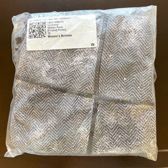 Lululemon Essential Rhythm Crop Legging In Diffusion Black White Size 10 - Picture 15 of 16